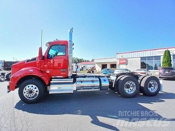 Kenworth T880 Conventional Trucks / Tractor Trucks
