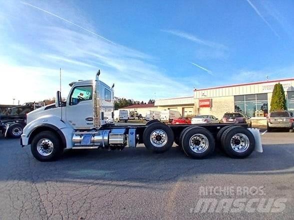 Kenworth T880 Cab & Chassis Trucks