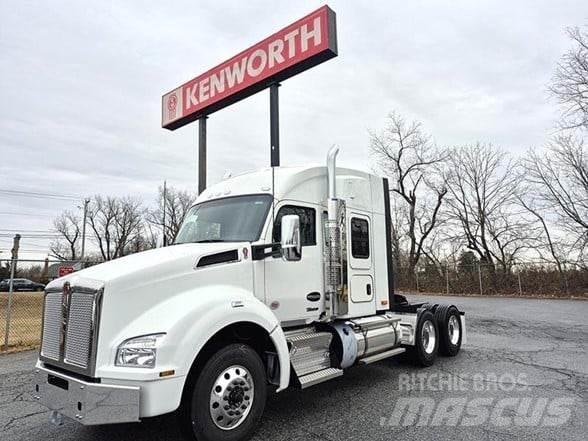 Kenworth T880 Conventional Trucks / Tractor Trucks
