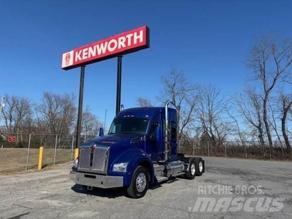Kenworth T880 Conventional Trucks / Tractor Trucks