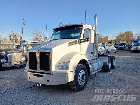 Kenworth T880 Conventional Trucks / Tractor Trucks