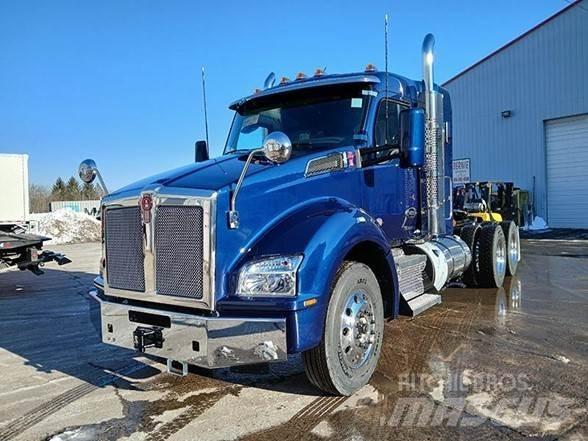 Kenworth T880 Conventional Trucks / Tractor Trucks