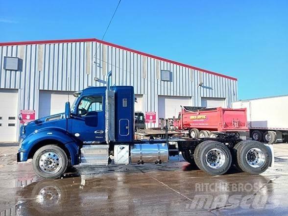Kenworth T880 Conventional Trucks / Tractor Trucks