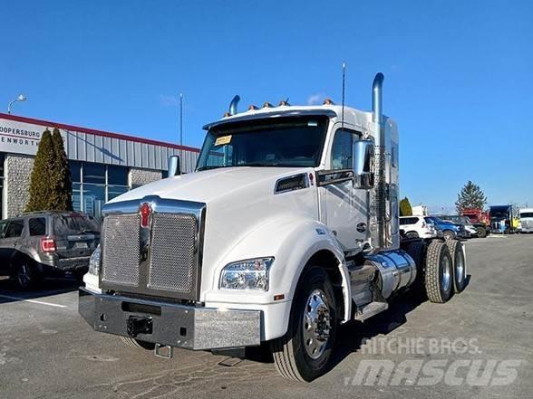 Kenworth T880 Conventional Trucks / Tractor Trucks