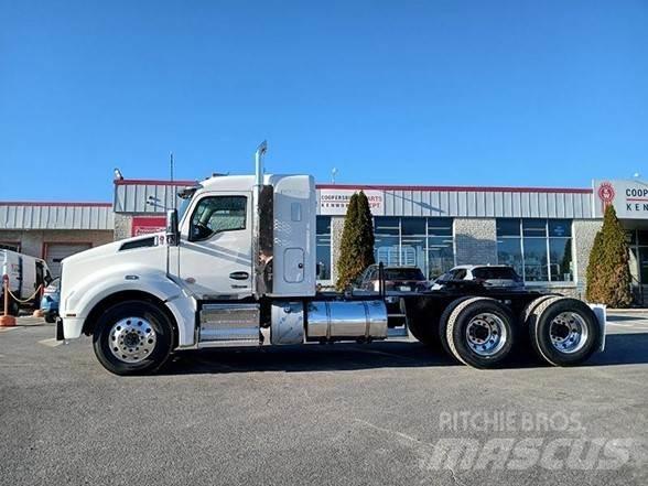 Kenworth T880 Conventional Trucks / Tractor Trucks