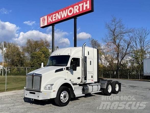 Kenworth T880 Conventional Trucks / Tractor Trucks