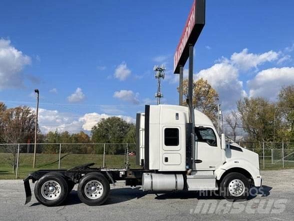 Kenworth T880 Conventional Trucks / Tractor Trucks