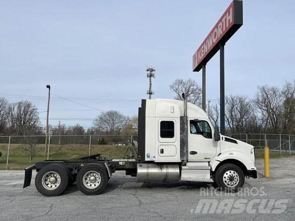 Kenworth T880 Conventional Trucks / Tractor Trucks