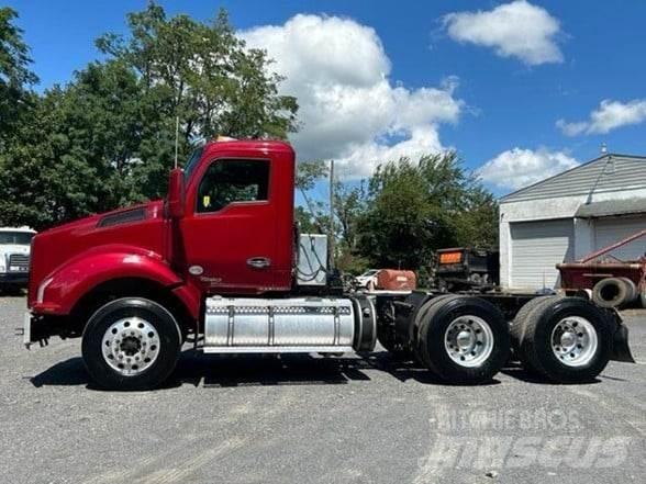 Kenworth T880 Conventional Trucks / Tractor Trucks