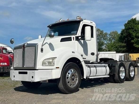 Kenworth T880 Conventional Trucks / Tractor Trucks