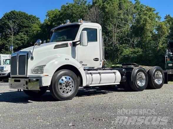 Kenworth T880 Conventional Trucks / Tractor Trucks