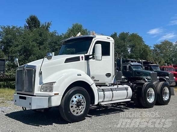 Kenworth T880 Conventional Trucks / Tractor Trucks