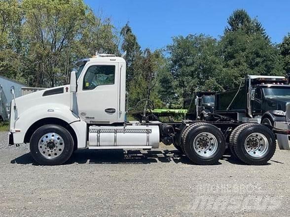 Kenworth T880 Conventional Trucks / Tractor Trucks