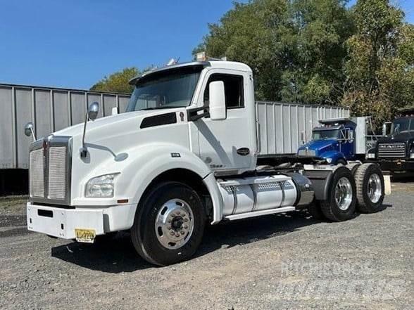 Kenworth T880 Conventional Trucks / Tractor Trucks