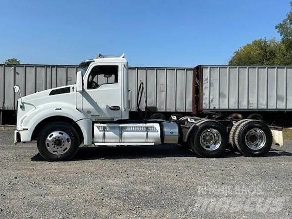 Kenworth T880 Conventional Trucks / Tractor Trucks