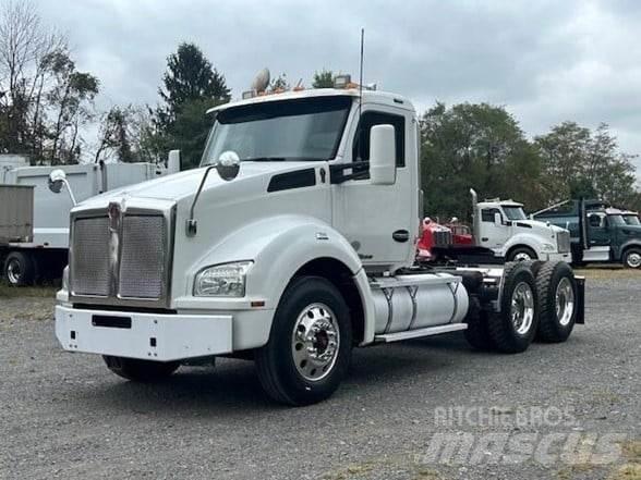 Kenworth T880 Conventional Trucks / Tractor Trucks
