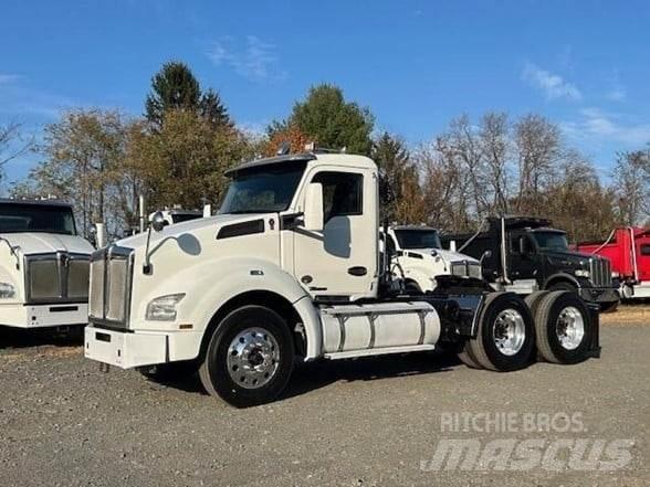 Kenworth T880 Conventional Trucks / Tractor Trucks