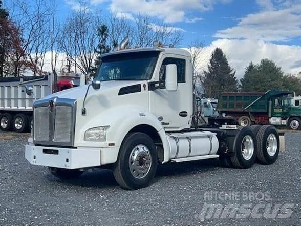 Kenworth T880 Conventional Trucks / Tractor Trucks