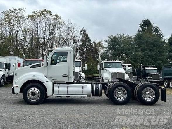 Kenworth T880 Conventional Trucks / Tractor Trucks