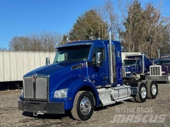 Kenworth T880 Conventional Trucks / Tractor Trucks