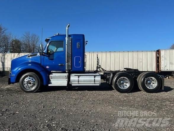 Kenworth T880 Conventional Trucks / Tractor Trucks