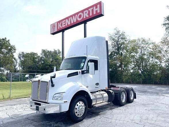 Kenworth T880 Conventional Trucks / Tractor Trucks