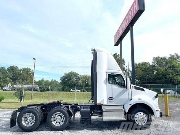 Kenworth T880 Conventional Trucks / Tractor Trucks