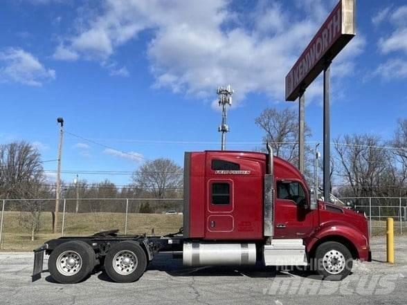 Kenworth T880 Conventional Trucks / Tractor Trucks