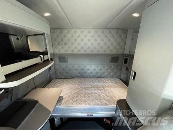 Kenworth T880 Conventional Trucks / Tractor Trucks