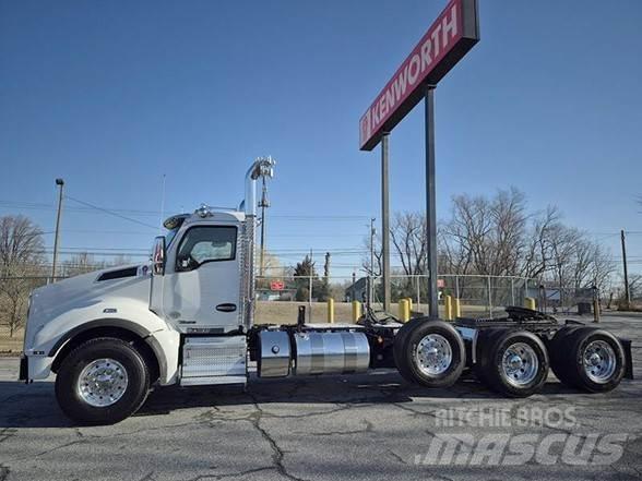 Kenworth T880 Conventional Trucks / Tractor Trucks