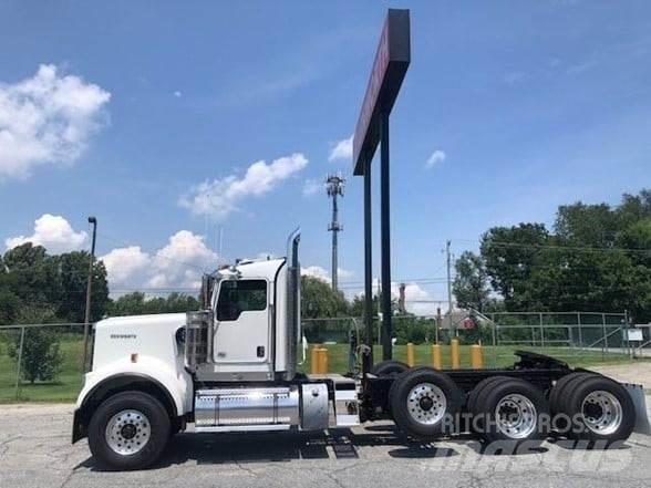 Kenworth W900 Conventional Trucks / Tractor Trucks