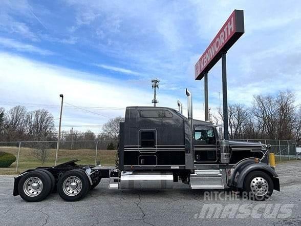 Kenworth W900 Conventional Trucks / Tractor Trucks