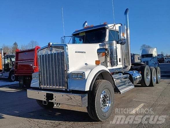 Kenworth W900B Conventional Trucks / Tractor Trucks