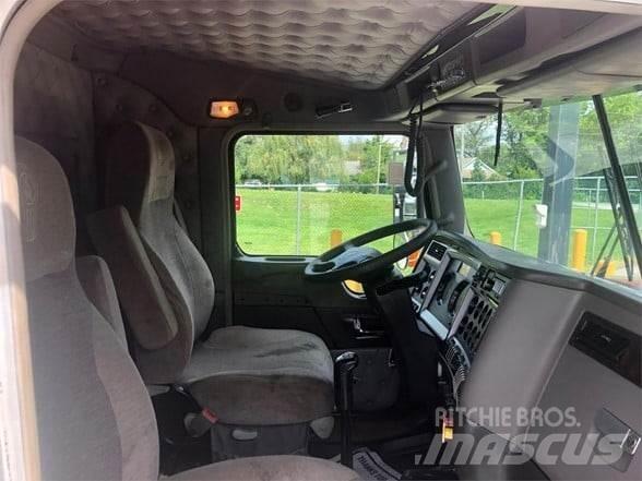 Kenworth W900B Conventional Trucks / Tractor Trucks