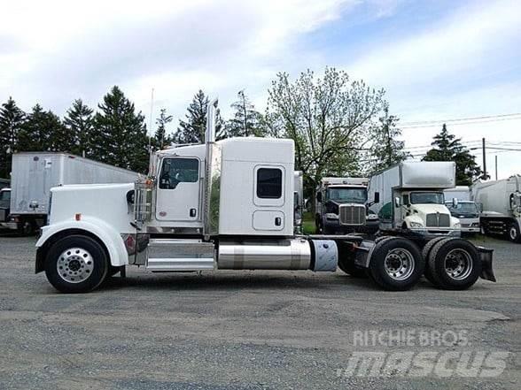 Kenworth W900L Conventional Trucks / Tractor Trucks