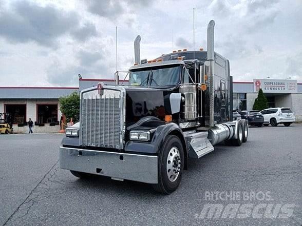 Kenworth W900L Conventional Trucks / Tractor Trucks