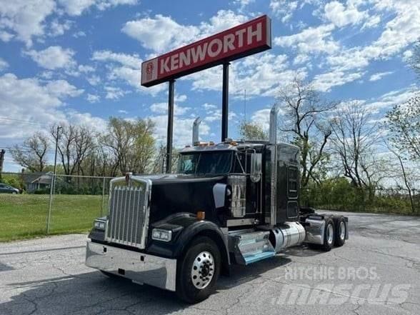 Kenworth W900L Conventional Trucks / Tractor Trucks