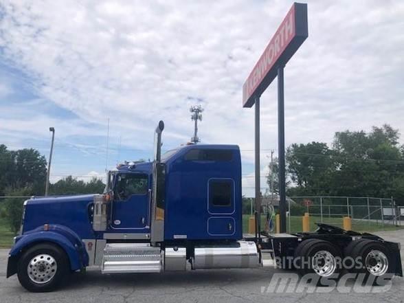 Kenworth W900L Conventional Trucks / Tractor Trucks