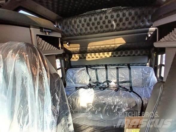 Kenworth W900L Conventional Trucks / Tractor Trucks