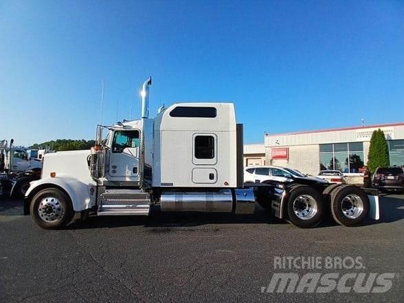 Kenworth W900L Conventional Trucks / Tractor Trucks