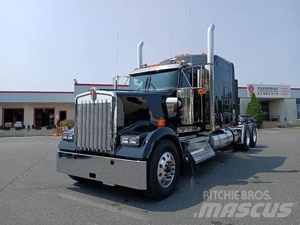 Kenworth W900L Conventional Trucks / Tractor Trucks
