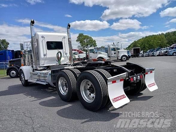 Kenworth W900L Conventional Trucks / Tractor Trucks