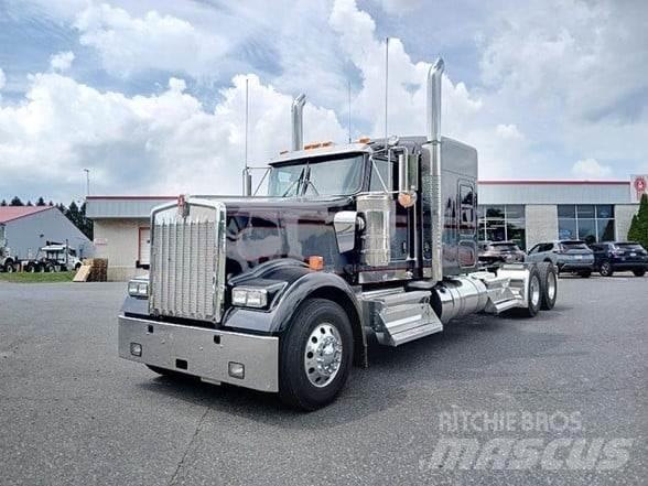 Kenworth W900L Conventional Trucks / Tractor Trucks