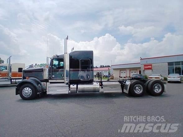 Kenworth W900L Conventional Trucks / Tractor Trucks
