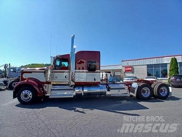 Kenworth W900L Conventional Trucks / Tractor Trucks
