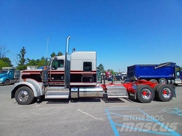 Kenworth W900L Conventional Trucks / Tractor Trucks