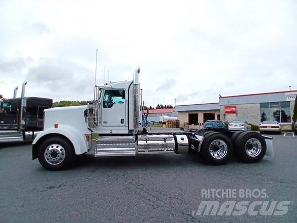 Kenworth W900L Conventional Trucks / Tractor Trucks