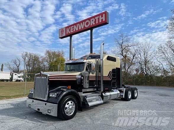 Kenworth W900L Conventional Trucks / Tractor Trucks