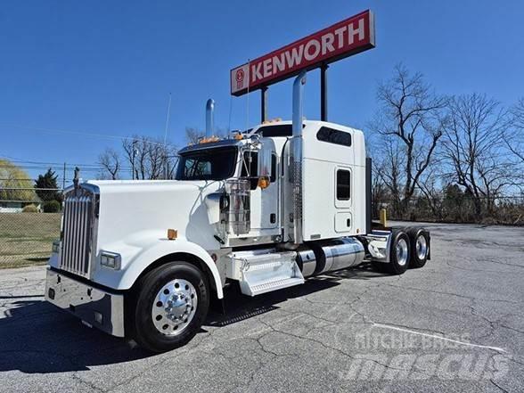 Kenworth W900L Conventional Trucks / Tractor Trucks