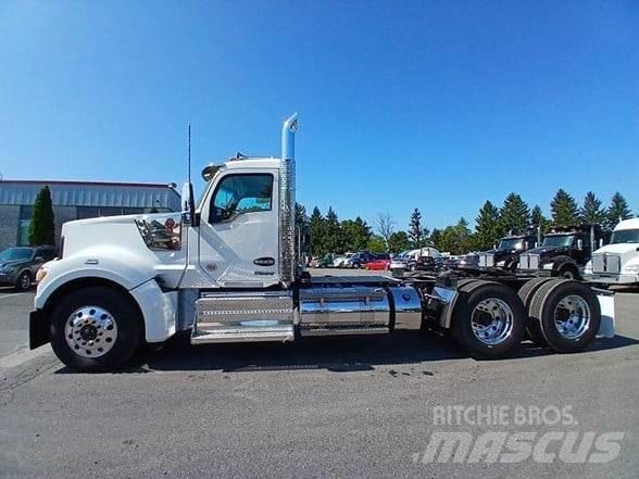 Kenworth W990 Conventional Trucks / Tractor Trucks